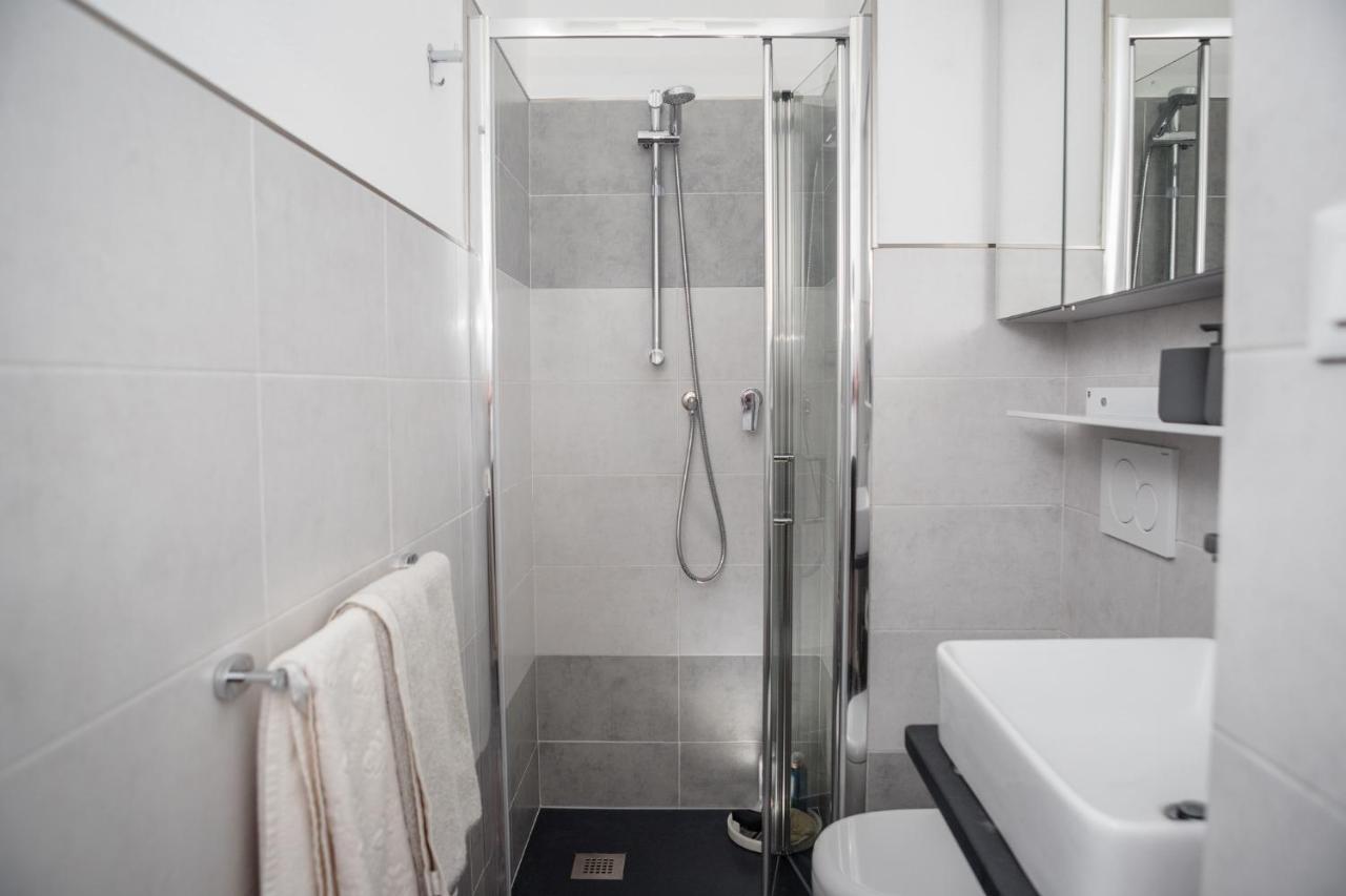 מונליה Suite Contemporanea Tra Le Vie Storiche מראה חיצוני תמונה